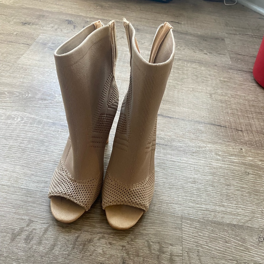 Elegant Tan Peep-Toe Knit Boots